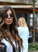 Zagrebačko izdanje u bijeloj haljini i kaubojskim čizmama