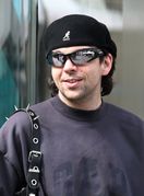 Mladić sa zagrebačke špice nosi efektnu torbicu i kaubojke