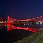 Osječki pješački most svijetli crveno