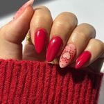 Crvena manikura za Valentinovo