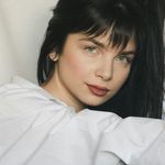 Djevojka sa šiškama