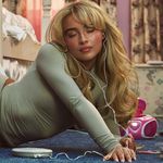 Sabrina Carpenter u SKIMS kompletu