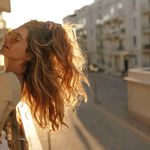 Djevojka s lijepom kosom