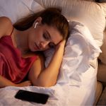 Spavanje sa slušalicama i mobitelom