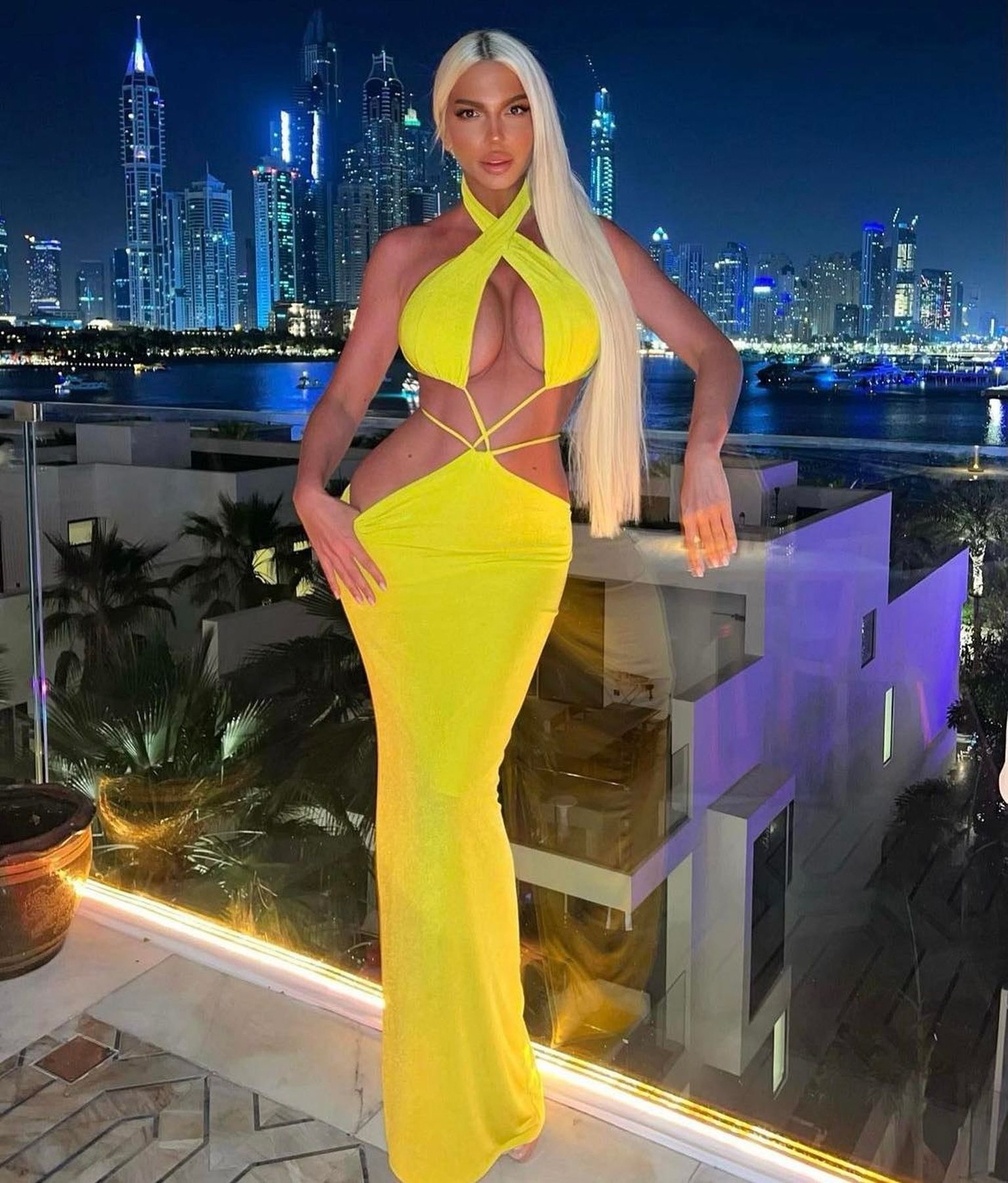 Jelena Karleuša u sićušnom bikiniju poharala Dubai Eh moj Duško pogledaj kakvu si to