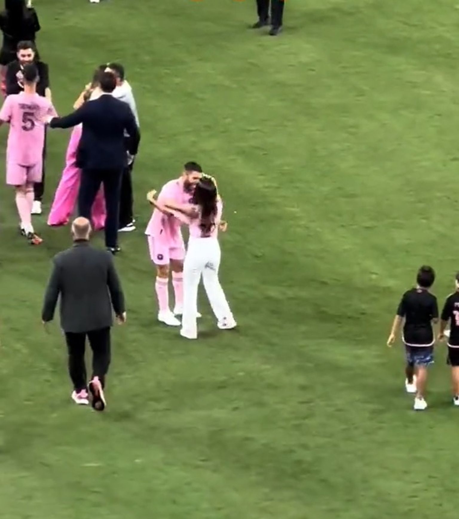 Antonela Roccuzzo: The Woman Who Stole Messi’S Heart - gukfteq
