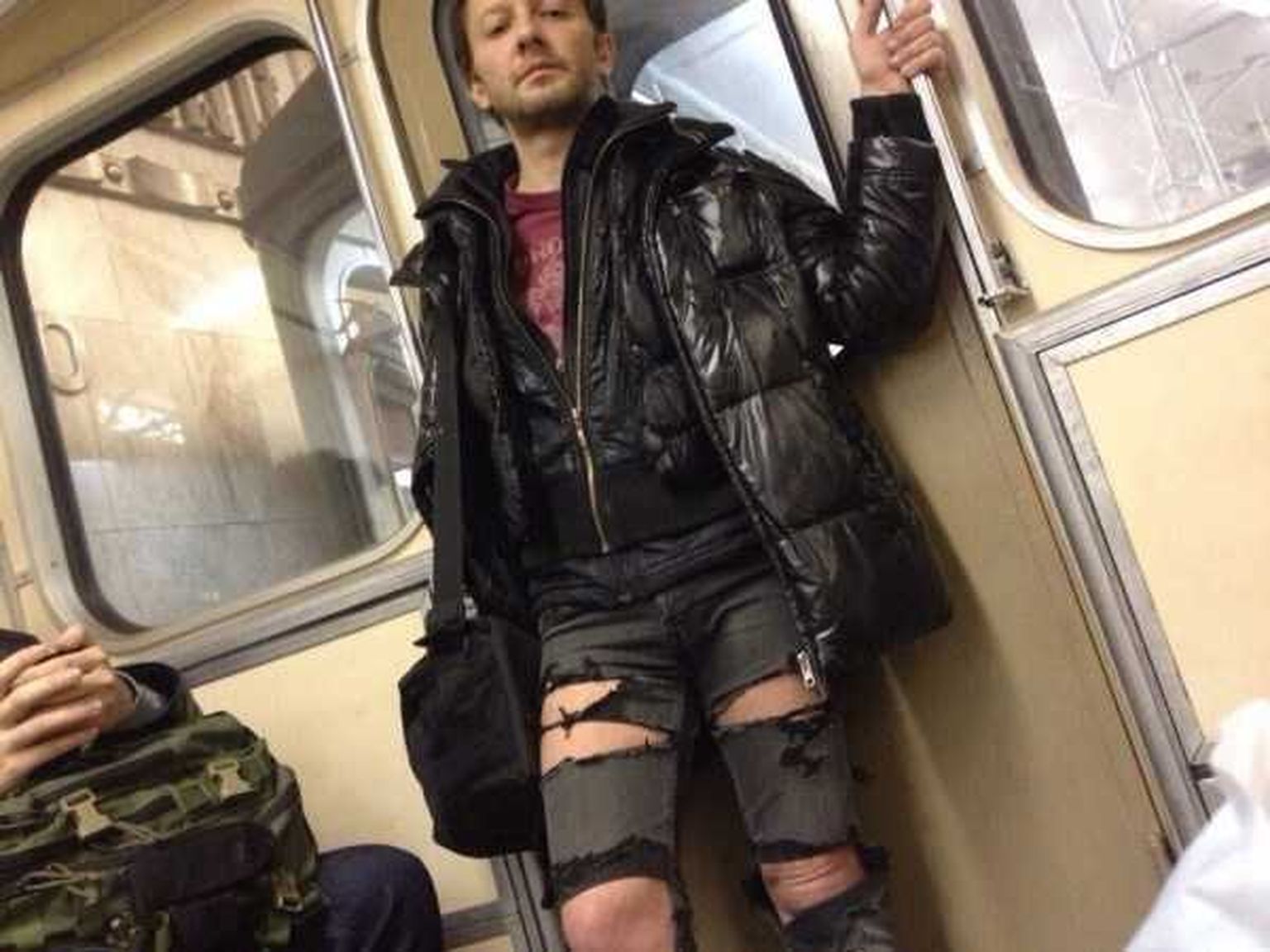 Странный парень в метро