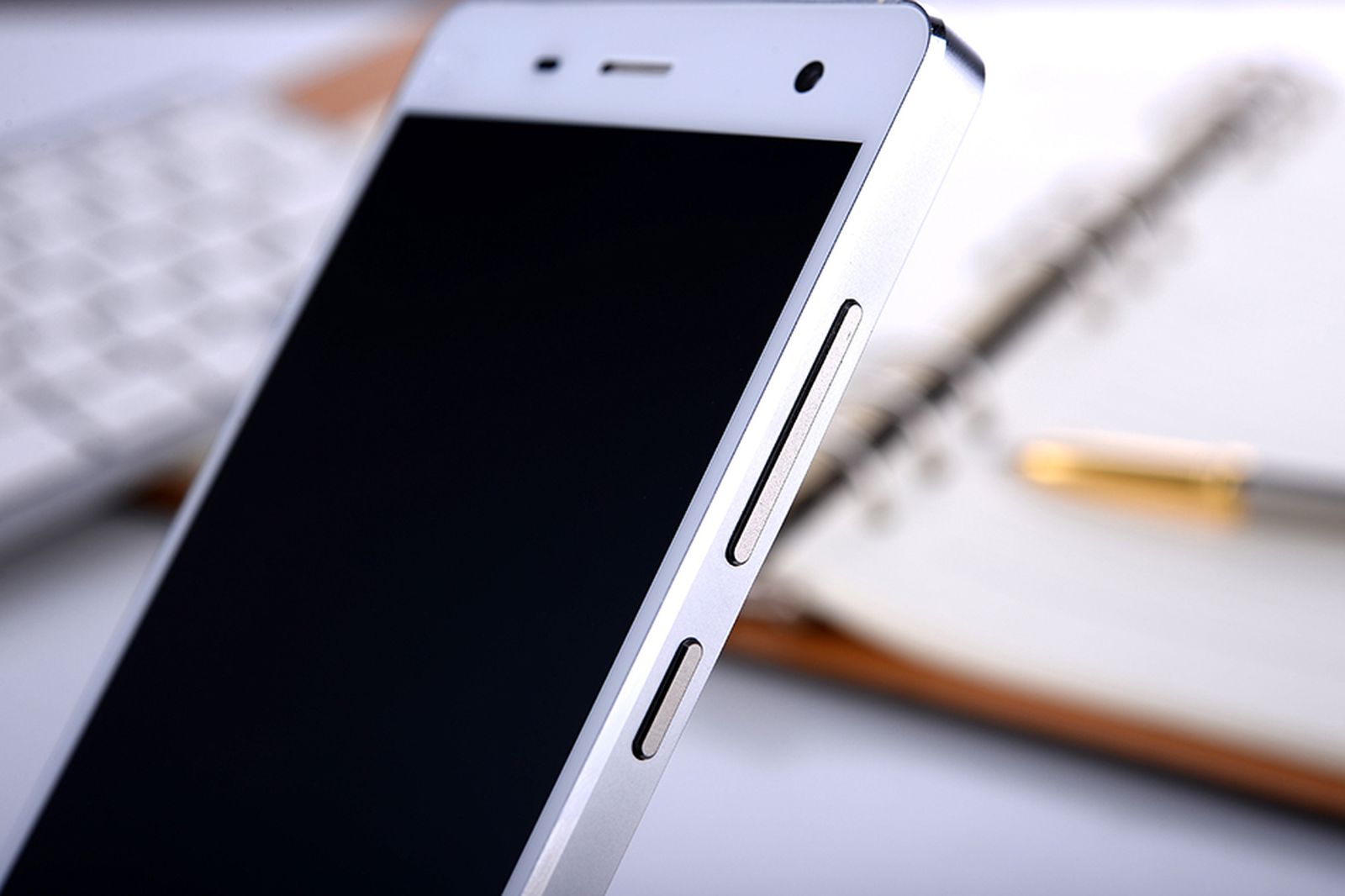 Телефоны xiaomi 4 pro. Xiaomi mi 4 фото. Доп 4 смартфон. Xiaomi копия iphone.