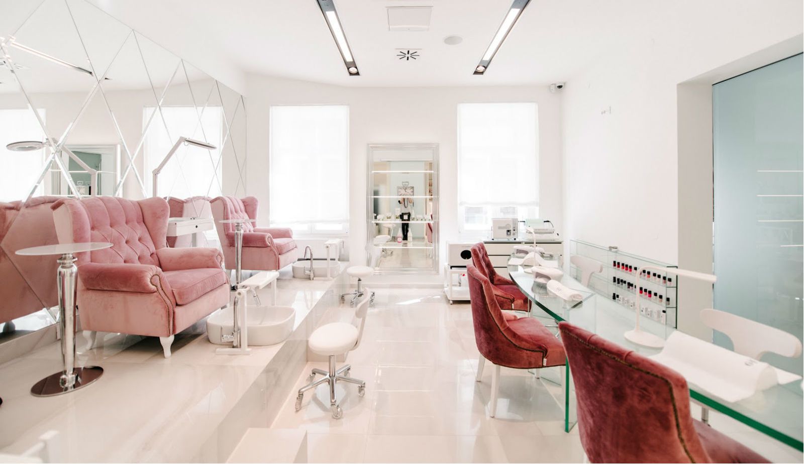 Zagrebački salon ljepote No. 26 Beauty Lounge klijentima nudi usluge uz kav...