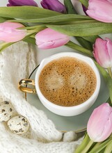 Kava i tulipani