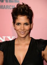 Halle Berry (2003.)