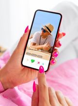 Žena na Tinderu