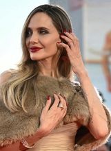 Angelina Jolie u kreaciji Tamare Ralph