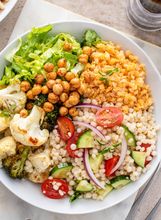 Salata sastavljena od namirnica sa Svakodnevnih 12 dr. Gregera