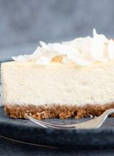 Cheesecake s kokosom i bijelom čokoladom