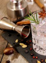 Božićni džin-tonik s okusom medenjaka