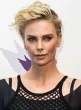 Charlize Theron u drugačijoj \'goloj\' haljini - 1