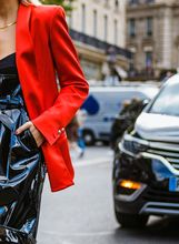 Crna i crvena u paru jedna su od najefektnijih i najmoćnijih kombinacija boja