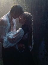 Orkanski visovi s Margot Robbie i Jacobom Elordijem