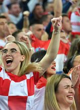 Navijačica na utakmici hrvatske rukometne reprezentacije