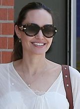 Angelina Jolie u haljini koja dodaje obline - 5