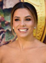 Eva Longoria u haljini koja savršeno naglašava preplanulu put - 5