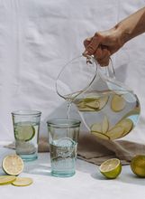 Voda s ledom i limetom