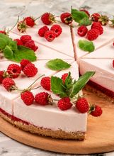 Lagana torta s malinama i jogurtom (ilustrativna fotografija)