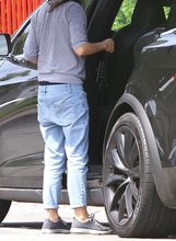 Mila Kunis u jako šlampavim trapericama - 1