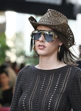 Kulerica iz Zagreba nosi čizme u ljetnom street style izdanju