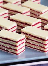 Rozen kocke s višnjama i kokosom