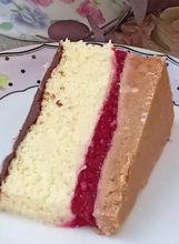 Torta od kokosa s malinama