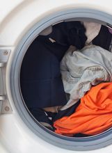 Neki prljavo rublje drže u perilici