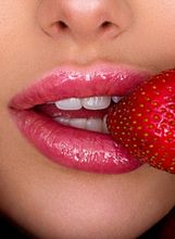 Usne u boji jagode