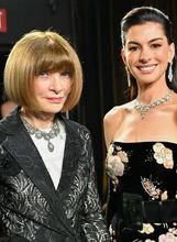 Anna Wintour i Anne Hathaway na 98. Oscarima