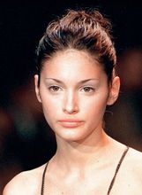 Korina Longin na reviji modne kuće Paco Rabanne