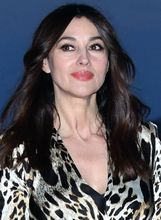 Monica Bellucci u uskim trapericama i \'ludim\' platformama - 1