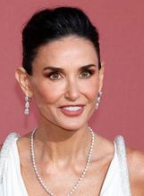 Demi Moore u Cannesu modno ne griješi