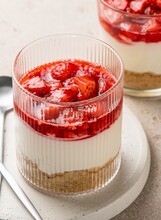 Cheesecake s jagodama u čaši
