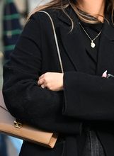 Crni kaput popularan je izbor za zimu na hrvatskim ulicama