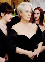 Andy (Anne Hathaway), Miranda (Meryl Streep) i Emily (Emily Blunt)