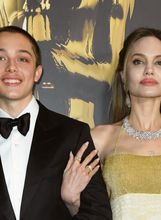 Angelina Jolie sa sinom Knoxom na dodjeli Guvernerovih nagrada