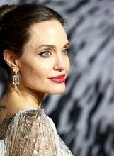 Angelina Jolie uvijek privlači pažnju svojim modnim izborima