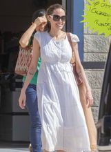 Angelina Jolie u bijeloj ljetnoj haljini - 7