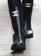 Gumene čizme modne kuće Chanel na zagrebačkoj špici