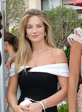 Izabel Kovačić u haljini Rolanda Moureta