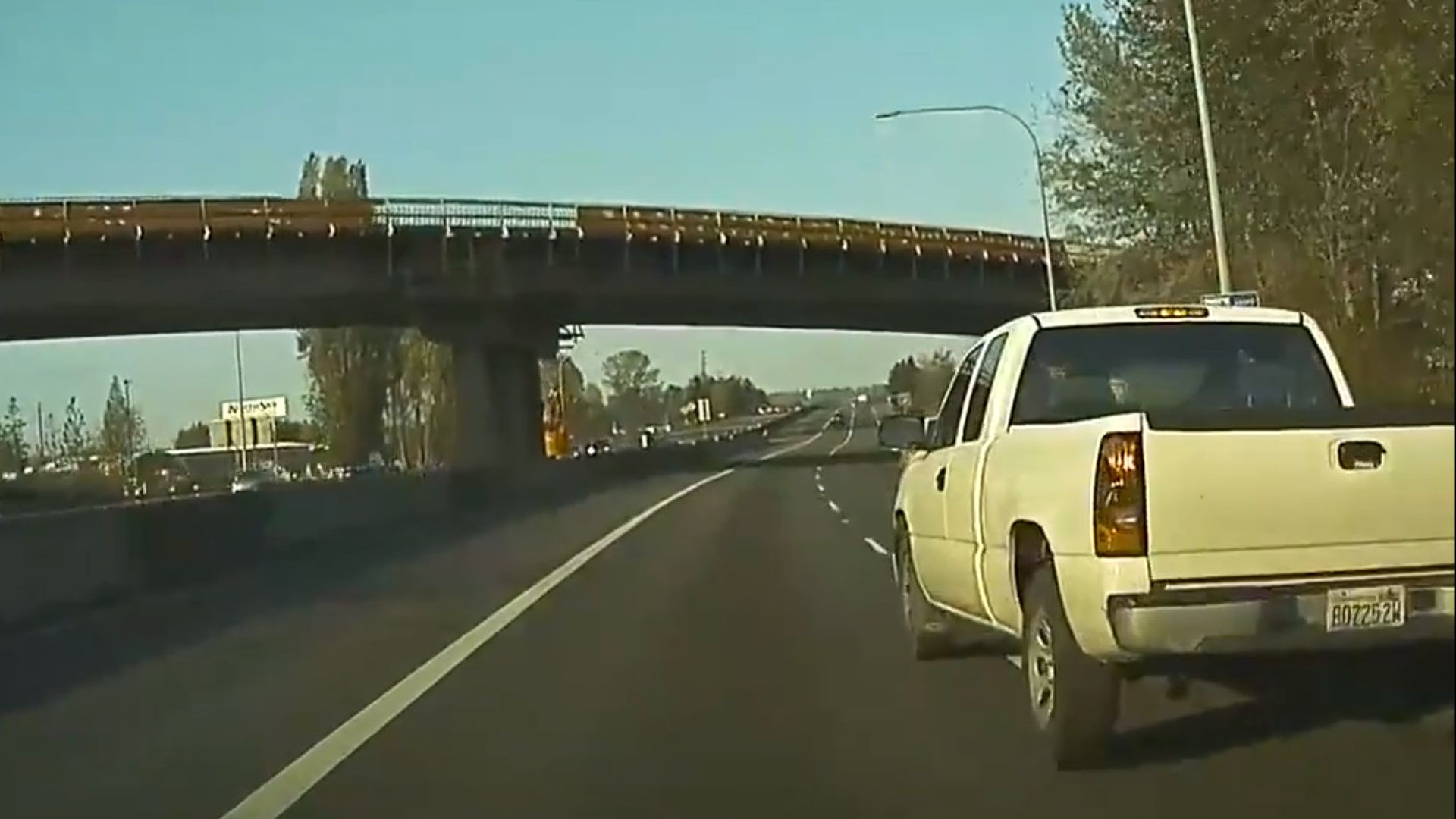 Brza i učinkovita reakcija: Pogledajte kako je Teslin autopilot ...