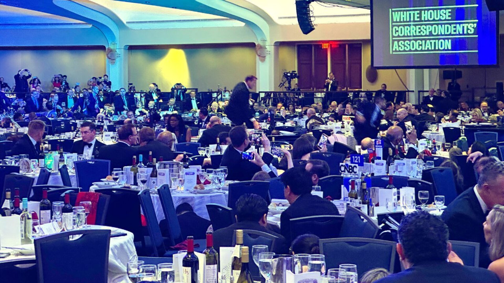 VIDEO Drama u Washigtonu! Napadač zapucao na svečanoj večeri, otkriveno tko su bile mete. Oglasio se Trump