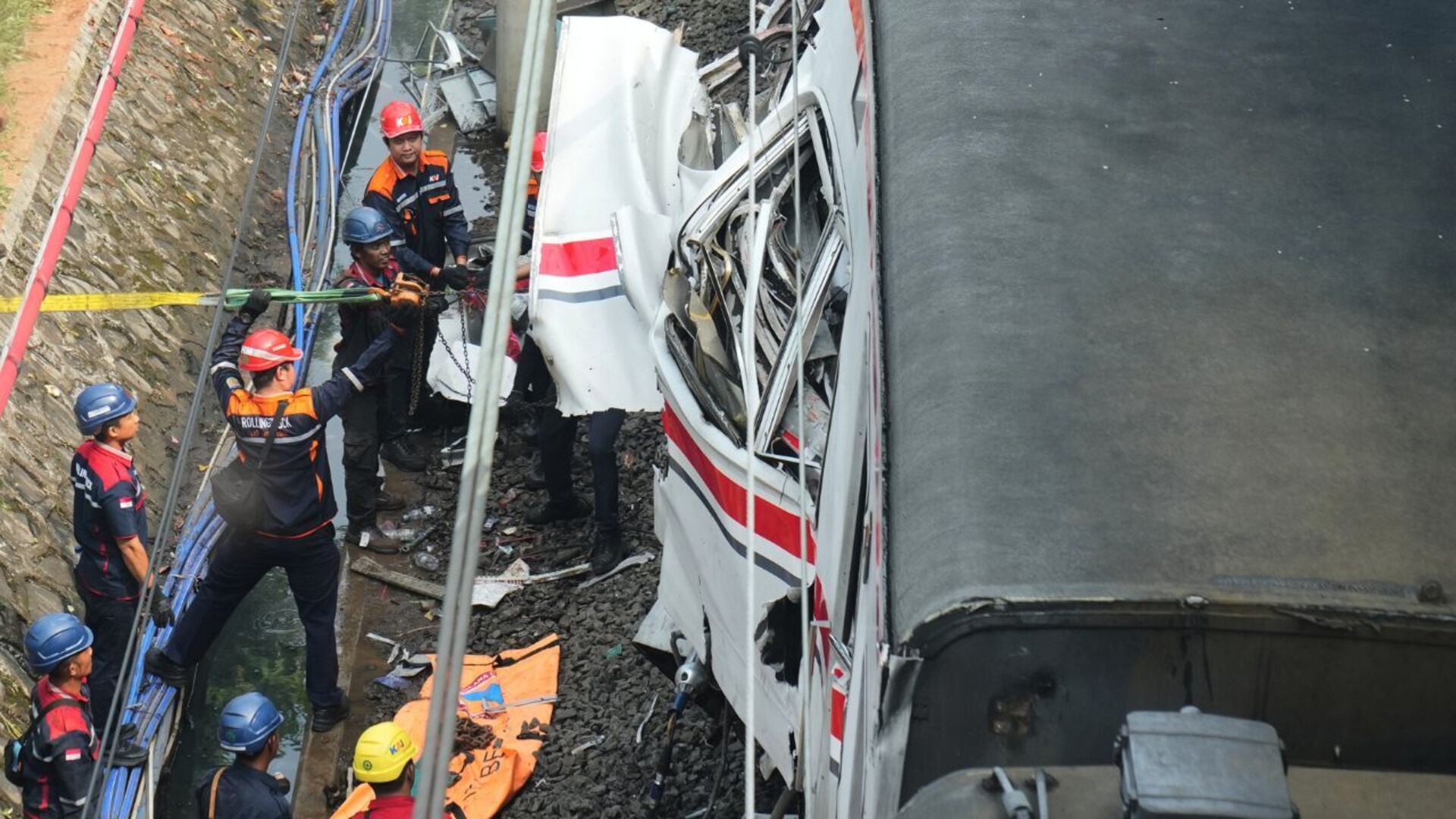 Međugradski vlak naletio na prigradski: Sedam mrtvih, deseci ozlijeđenih
