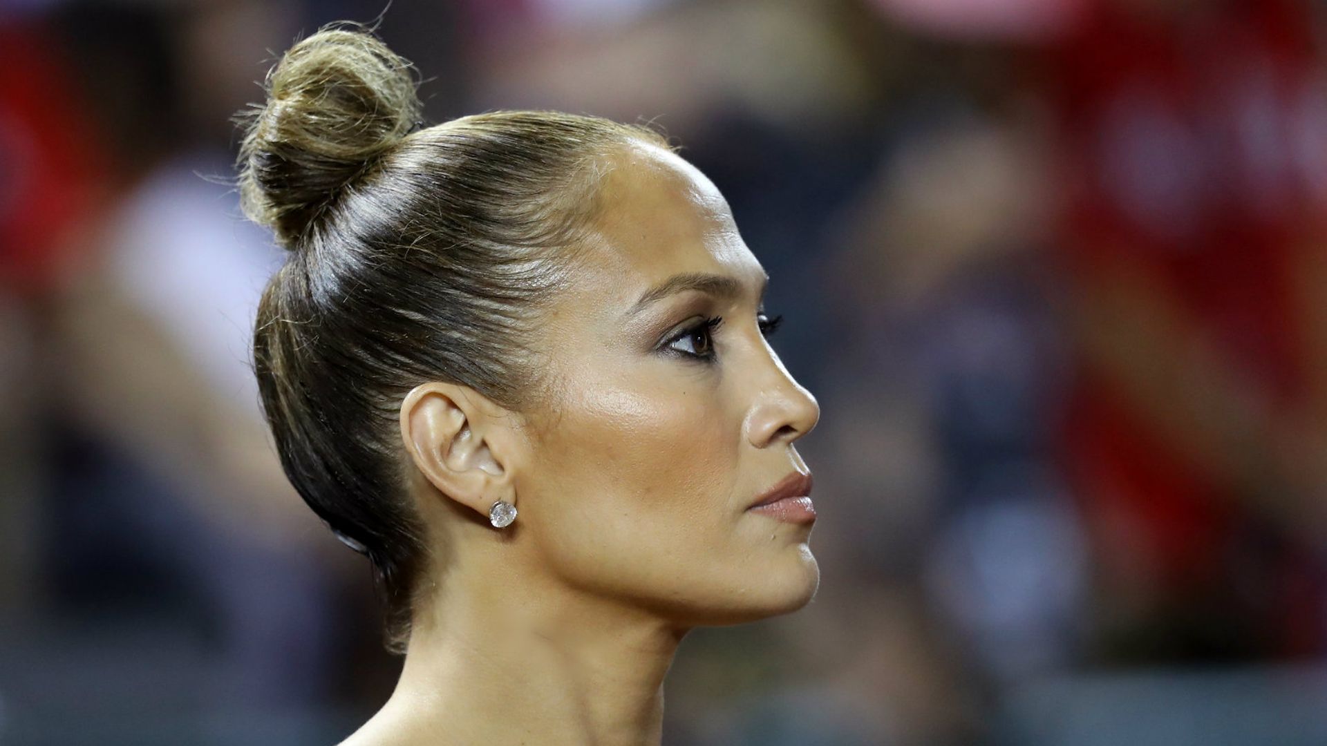 Tenisice koje naprosto obožava: Jennifer Lopez ima bogatu kolekciju  popularnog modela - tportal